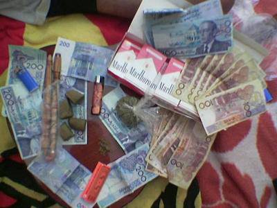 7chich kif flos sbsi l3od 7mamat zar9at wach kadono baana had chi howa li kayach3al bnadam kaw dima